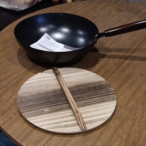 Black Wok Pan with Wooden Handle - Classic Nonstick Cookware